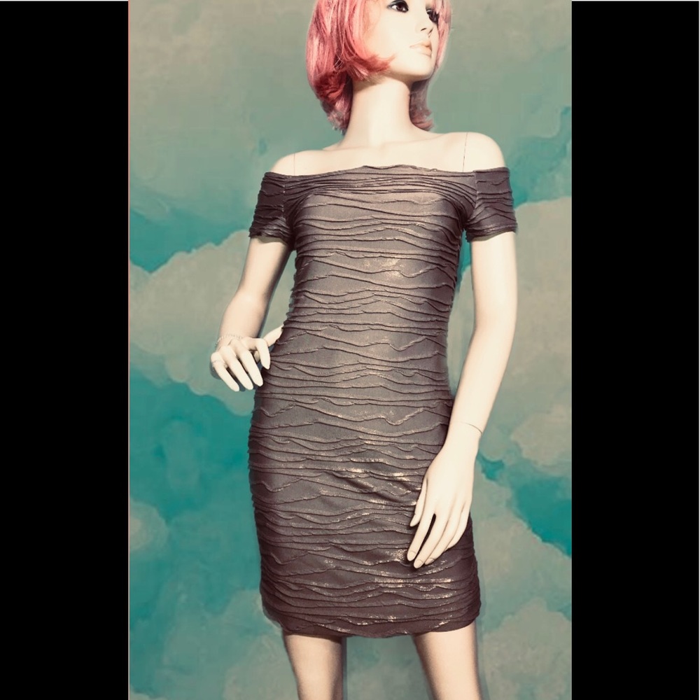 BRAT STAR 🌟 • Textured Foil Shimmer Dress / (M)